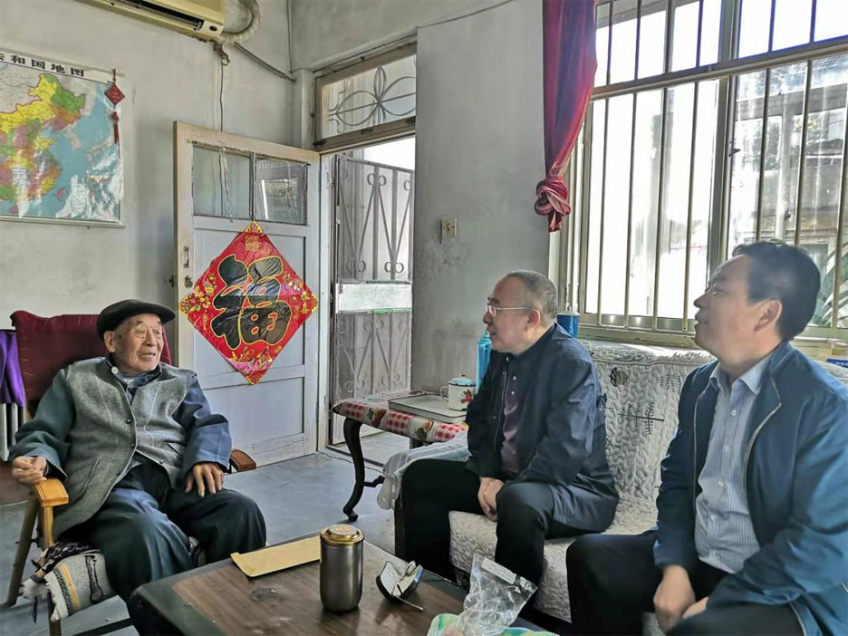 集團領導重陽節(jié)走訪看望離退休老干部(圖2) 集團領導重陽節(jié)走訪看望離退休老干部(圖2)