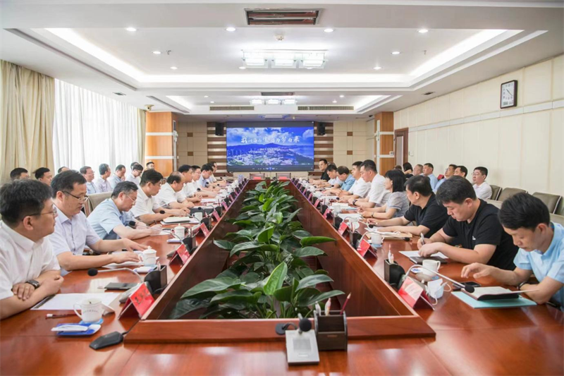 集團領導出席萊西市人民政府與 煙臺大學合作簽約儀式(圖3) 集團領導出席萊西市人民政府與 煙臺大學合作簽約儀式(圖3)